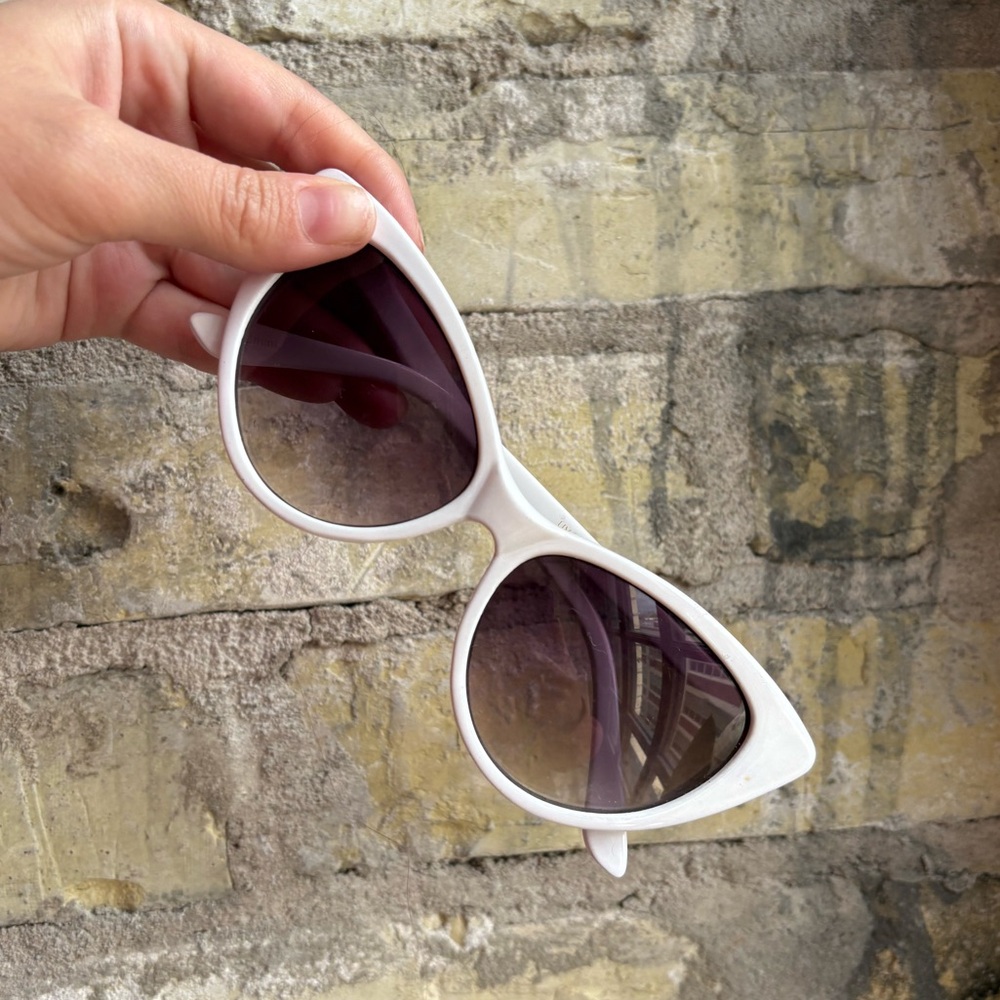 Chic White Cat-Eye Sunglasses
